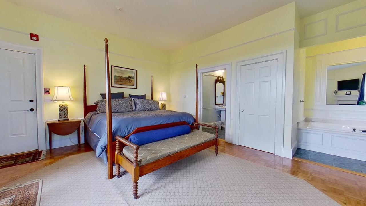 John Joseph Inn Groton Dış mekan fotoğraf